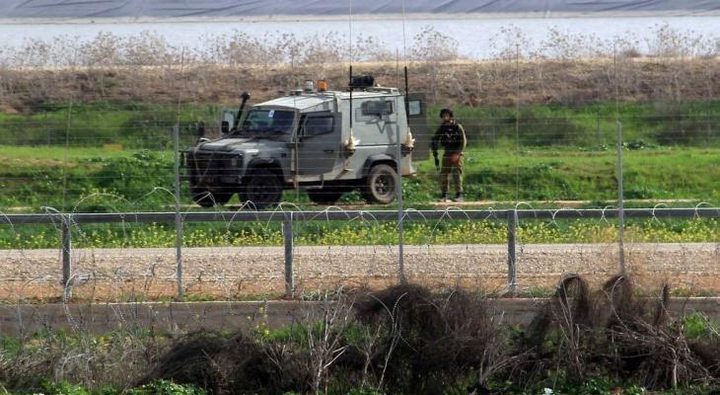 الاحتلال يصيب مزارعين بالاختناق شرق غزة