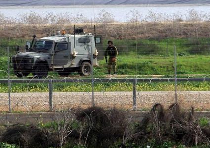 الاحتلال يصيب مزارعين بالاختناق شرق غزة