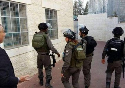 الاحتلال يمدد الحبس المنزلي بحق شاب مقدسي