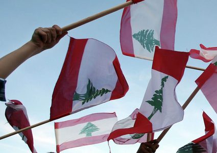 لبنانيون يحتجون ضد تحرك إسرائيل لاستخراج الغاز من "كاريش"