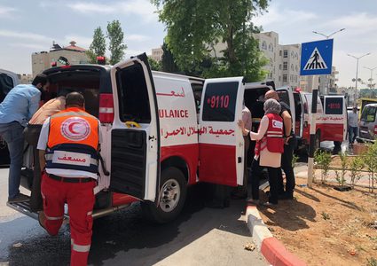 إصابة مواطنين اختناقًا بالغاز على حدود غزة