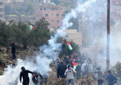 66 مصابًا خلال مواجهات واعتداءات إسرائيلية في سلوان الليلة الماضية