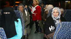 40 مواطناً من ذوي أسرى غزة يزورون 24 من أبنائهم في "نفحة"