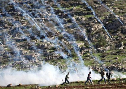 إصابة عدد من المزارعين بالاختناق شمال القطاع