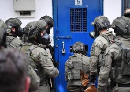 وحدات القمع تقتحم سجن "هداريم" وتعبث بممتلكات الأسرى