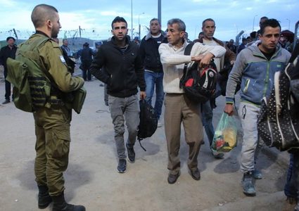 صحيفة "يدعوت العبرية": زيادة حصة عمال الضفة الغربية إلى 120 ألف عامل