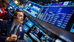 "المركزي" الأميركي يفاجئ الأسواق برفع الفائدة 0.75%