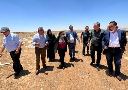 وزيرة الصحة تطلع على الاحتياجات الصحية في مسافر يطا والبادية