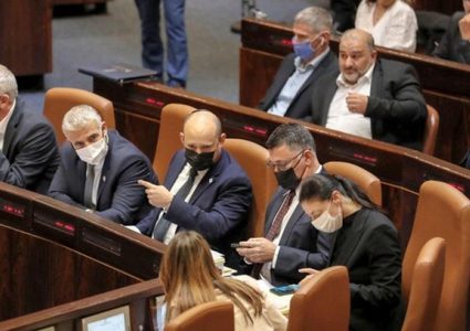 ائتلاف حكومة الاحتلال يتلقى هزائم بالكنيست وبينيت طلب من أورباخ عدم إسقاطه