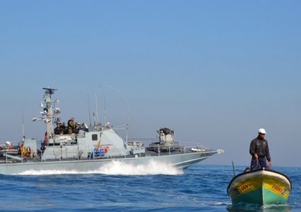 إصابة 3 صيادين برصاص الاحتلال قبالة بحر السودانية