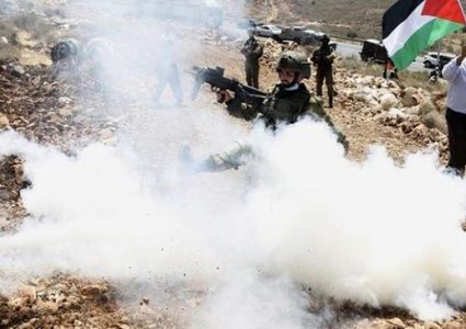 24إصابة بينهم ضباط إسعاف خلال مواجهات مع الاحتلال جنوب نابلس