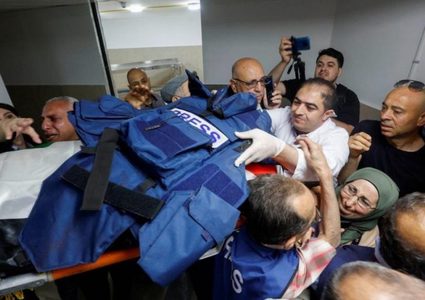 "إسرائيل" تطالب السلطة مجدداً تسليم الرصاصة التي قتلت أبو عاقلة