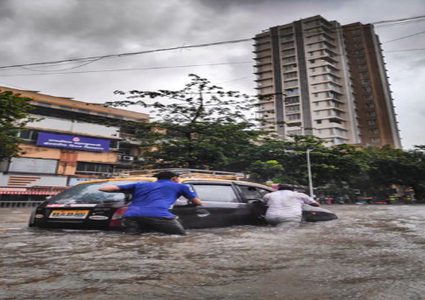 عشرات القتلى جراء الأمطار الموسمية والفيضانات في الهند وبنغلادش
