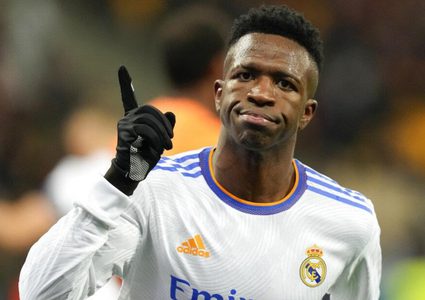 تفاصيل عرض باريس الخيالي لفينيسيوس