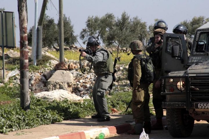 الاحتلال يعتقل 13 عاملا من برطعة جنوب جنين