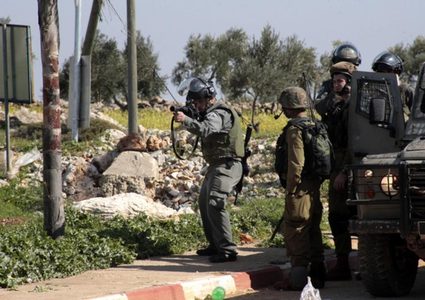 الاحتلال يعتقل 13 عاملا من برطعة جنوب جنين