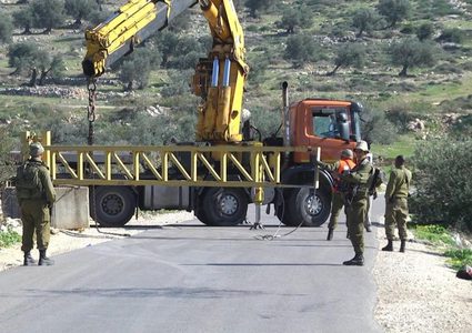 قوات الاحتلال تنصب حاجزا عسكريا على مدخل بلدة بدو شمال القدس