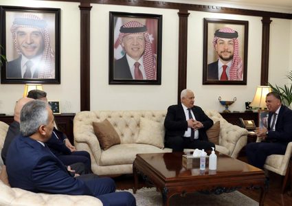 وزير الداخلية يبحث مع نظيره الأردني التعاون المشترك