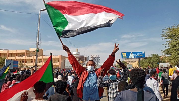 السودان.. "شلل الحكومة" يبدد مئات الملايين من الدولارات