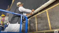 رفع كسوة الكعبة المشرفة تمهيدًا لاستقبال حجاج بيت الله الحرام لأداء مناسك الحج