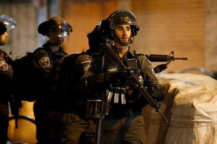 قوات الاحتلال تعتقل شابين من القدس