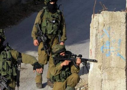 الاحتلال يصيب شابين ويعتقل 3 آخرين من جنين