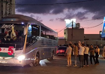 انطلاق اول فوج من حجاج قطاع غزة الى السعودية لاداء مناسك الحج بعد انقطاع لعامين بسبب كورونا