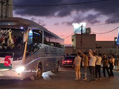 انطلاق اول فوج من حجاج قطاع غزة الى السعودية لاداء مناسك الحج بعد انقطاع لعامين بسبب كورونا