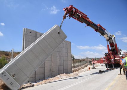 الاحتلال يعلن البدء ببناء جدار جديد شمال الضفة الغربية