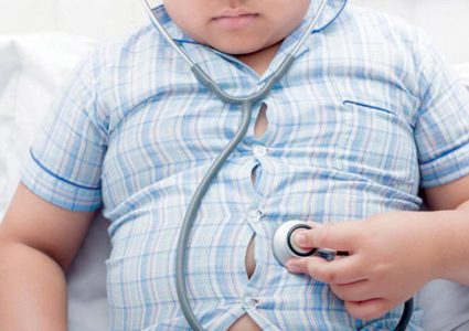 اكتشاف الصلة بين بدانة الأطفال وانخفاض الإدراك بمنتصف العمر