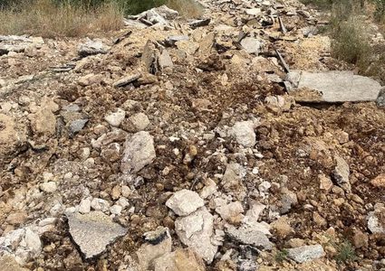 قوات الاحتلال تدمر المدخل الغربي لقرية راس كركر