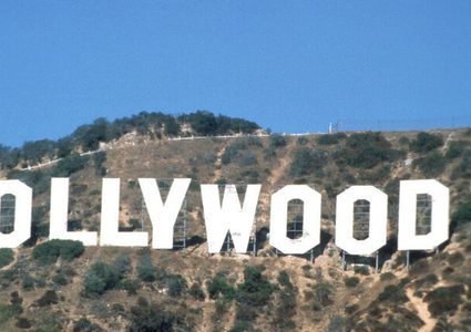 استمرار الحرائق في تلال هوليوود الشهيرة