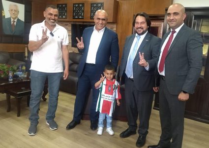 محافظ جنين يطلع سفير تشيلي على أوضاع المحافظة وانتهاكات الاحتلال