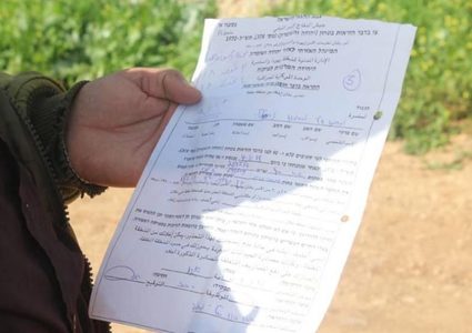 الاحتلال يخطر بوقف بناء منزل قيد الانشاء بمسافر يطا