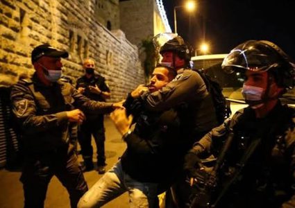 قوات الاحتلال تصيب شابا بالرصاص وتعتقله في بلدة سلواد