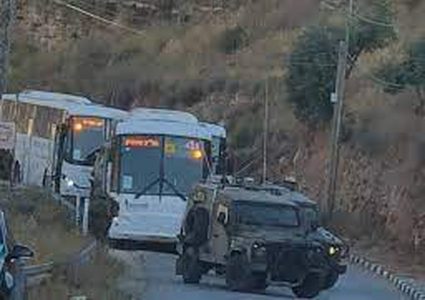 مستوطنون يقتحمون الباذان بحماية قوات الاحتلال