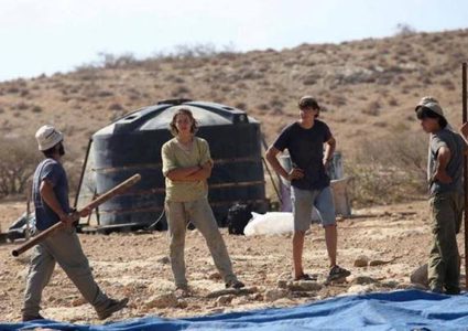 مستوطنون يردمون بئر مياه في يعبد