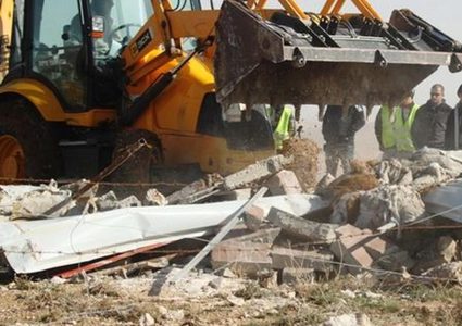 قوات الاحتلال تهدم مساكن ومنشآت زراعية في خربة ابزيق بطوباس