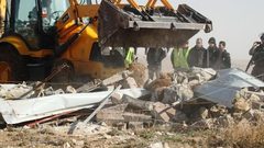 قوات الاحتلال تهدم مساكن ومنشآت زراعية في خربة ابزيق بطوباس