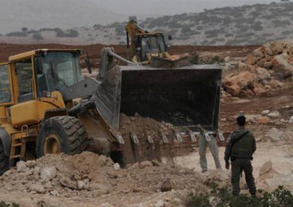 قوات الاحتلال تجرف دونما وتقتلع 20 شتلة زيتون في وادي فوكين