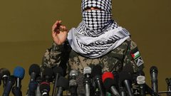 منصور: إعلان أبو عبيدة عن تدهور حالة أحد الأسرى محاولة  لتحريك المياه الراكدة