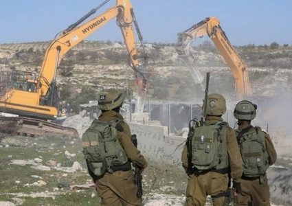 الاحتلال يهدم 11 منشأة زراعية في بلدة ترقوميا شمال غرب الخليل