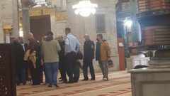 شرطة الاحتلال تقتحم قبة الصخرة المشرفة وتعتدي على المصلين