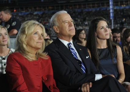 روسيا تحظر دخول زوجة بايدن وابنته إلى أراضيها