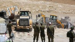 قوات الاحتلال تهدم مساكن ومنشآت زراعية في خربة ابزيق في طوباس