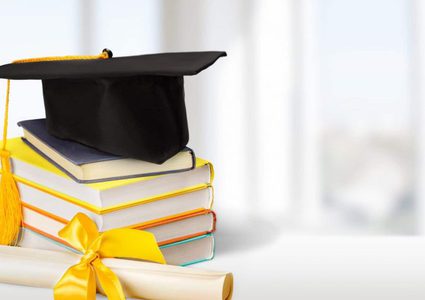 وزارة التعليم تعلن عن منح دراسية في الطب البشري بالمغرب