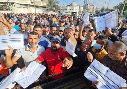 غزة: تسليم 2000 تصريح جديد للعمل في أراضي 48