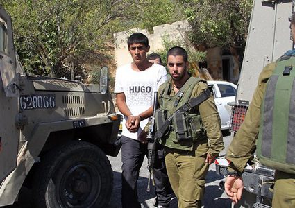 قوات الاحتلال تعتقل مواطنا وتستولي على مركبة في الخليل