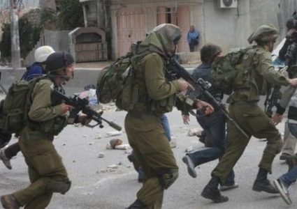 الاحتلال يعتقل 6 شبان بينهم أسرى محررون