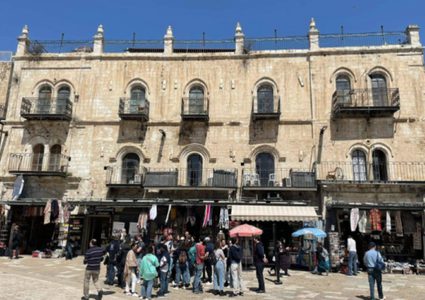 قرار بإخلاء المستوطنين من مخازن ومحل صرافة بفندق البتراء بالقدس المحتلة